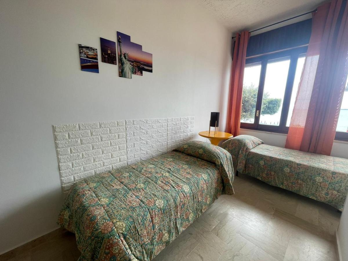 La Finestra Sul Mare B&B 크로토네 외부 사진