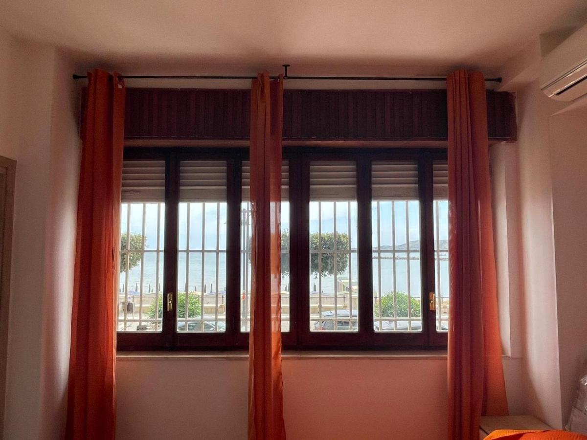 La Finestra Sul Mare B&B 크로토네 외부 사진