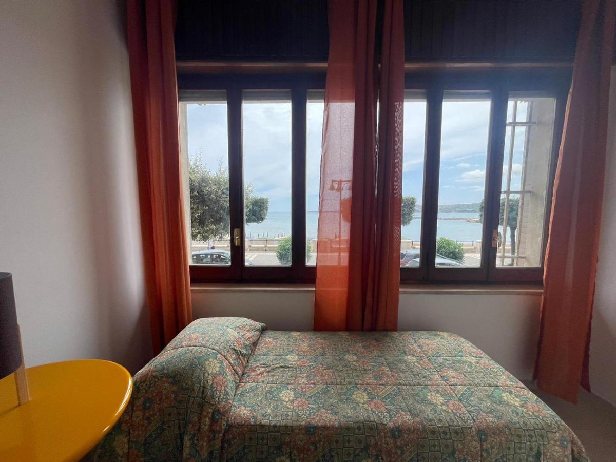 La Finestra Sul Mare B&B 크로토네 외부 사진